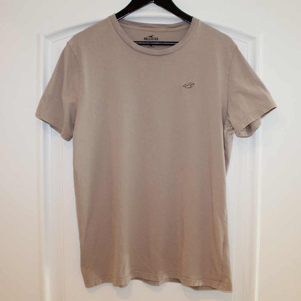 Hollister tan/light brown T-shirt (men’s L)